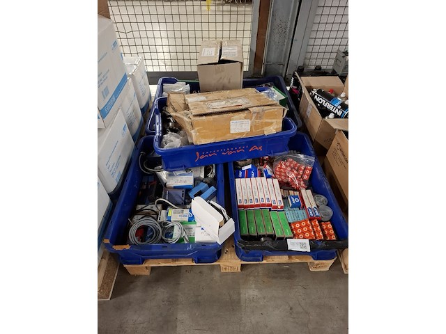 Partij machine onderdelen en toebehoren o.a. skf, omron - afbeelding 1 van  17