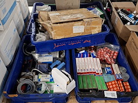 Partij machine onderdelen en toebehoren o.a. skf, omron - afbeelding 1 van  17