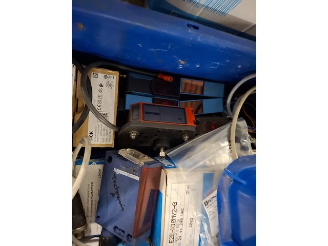 Partij machine onderdelen en toebehoren o.a. skf, omron - afbeelding 13 van  17