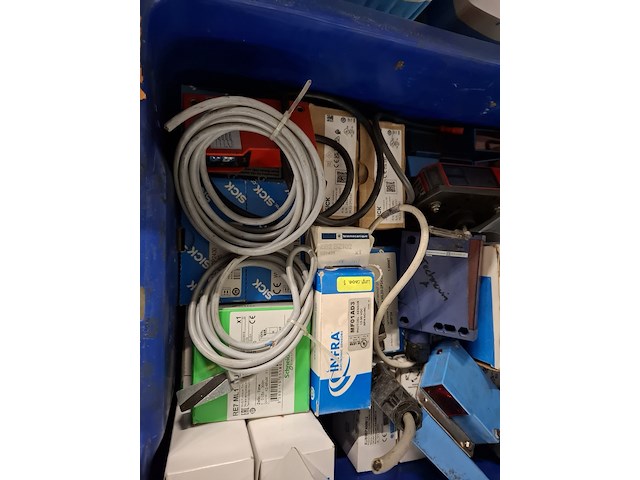 Partij machine onderdelen en toebehoren o.a. skf, omron - afbeelding 14 van  17