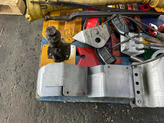 Partij machine onderdelen - afbeelding 6 van  7