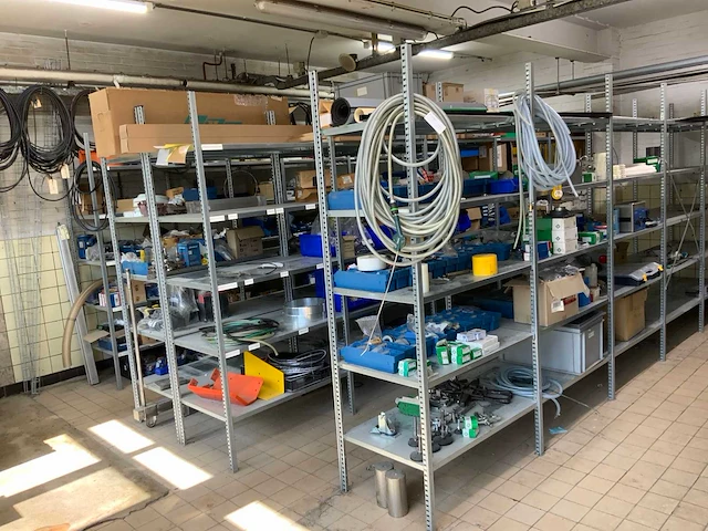 Partij machine onderdelen - afbeelding 1 van  63