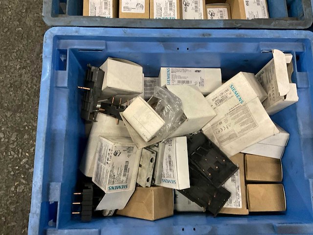 Partij machine schakelmateriaal - afbeelding 8 van  11
