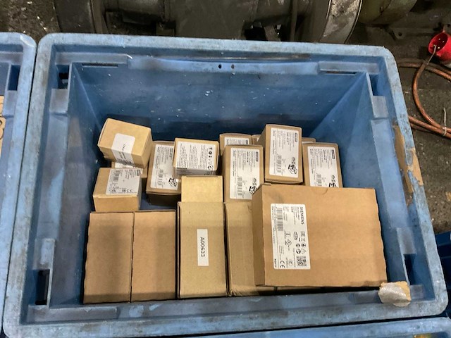 Partij machine schakelmateriaal - afbeelding 11 van  11