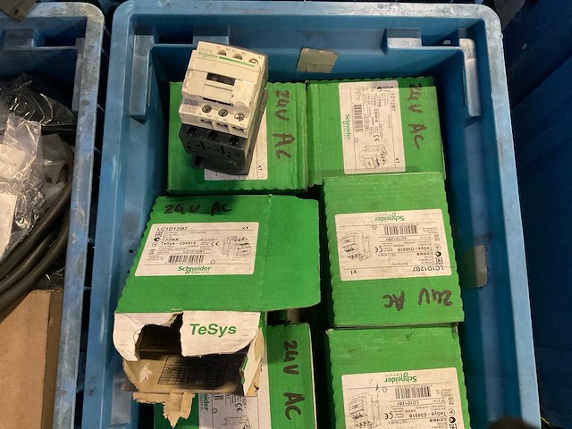 Partij machine schakelmateriaal - afbeelding 15 van  17