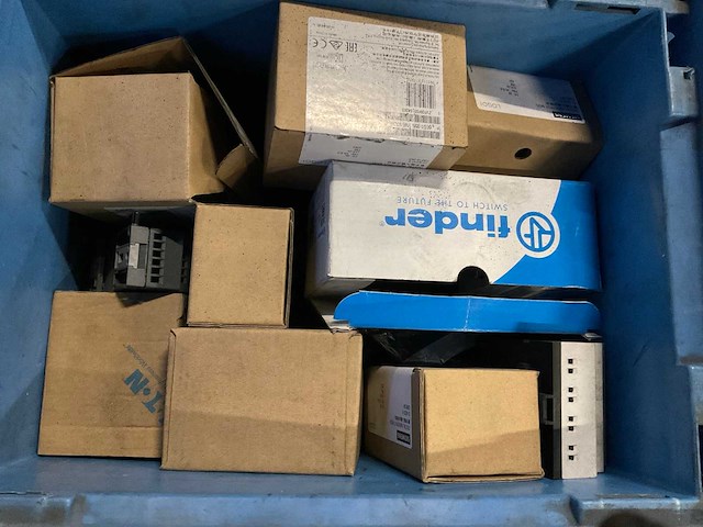 Partij machine schakelmateriaal - afbeelding 17 van  17