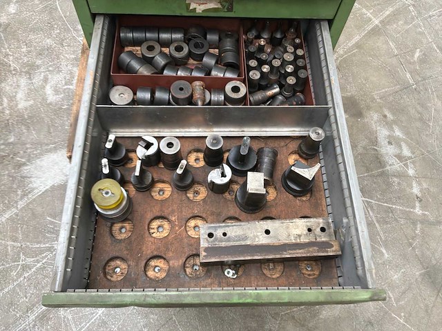 Partij machinegereedschap - afbeelding 1 van  11