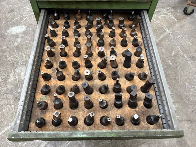 Partij machinegereedschap - afbeelding 9 van  11