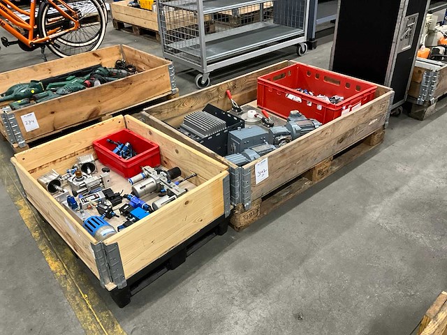 Partij machineonderdelen - afbeelding 1 van  6