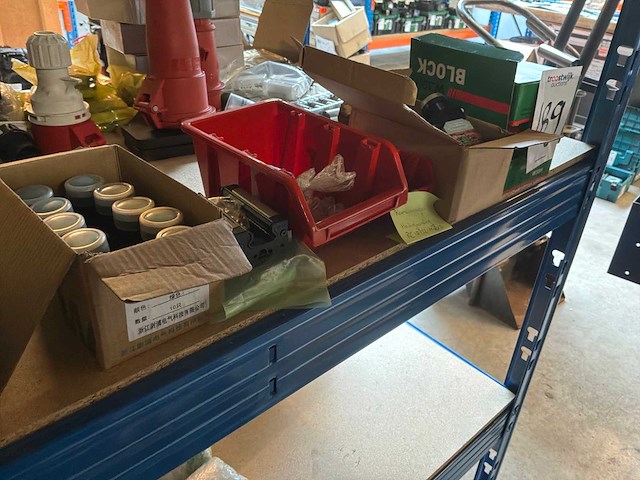 Partij machineonderdelen - afbeelding 1 van  4