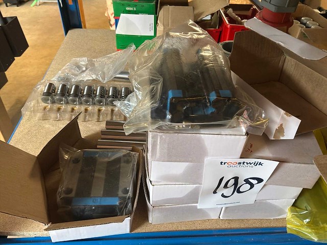 Partij machineonderdelen - afbeelding 2 van  5