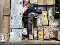 Partij machineonderdelen - afbeelding 2 van  2