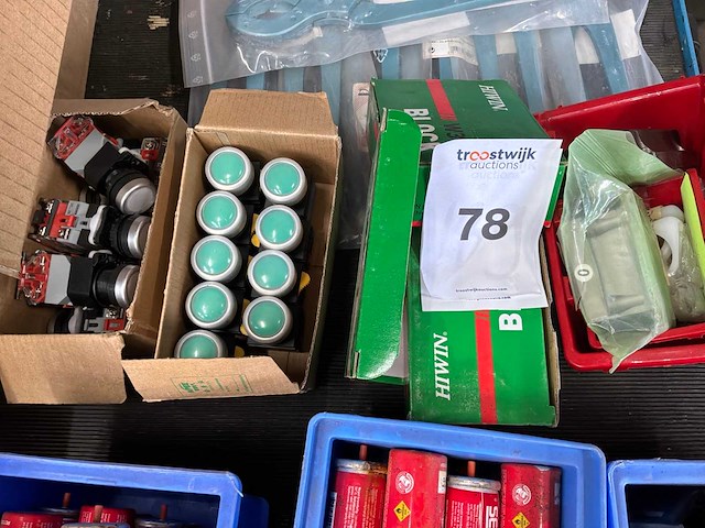 Partij machineonderdelen - afbeelding 1 van  2