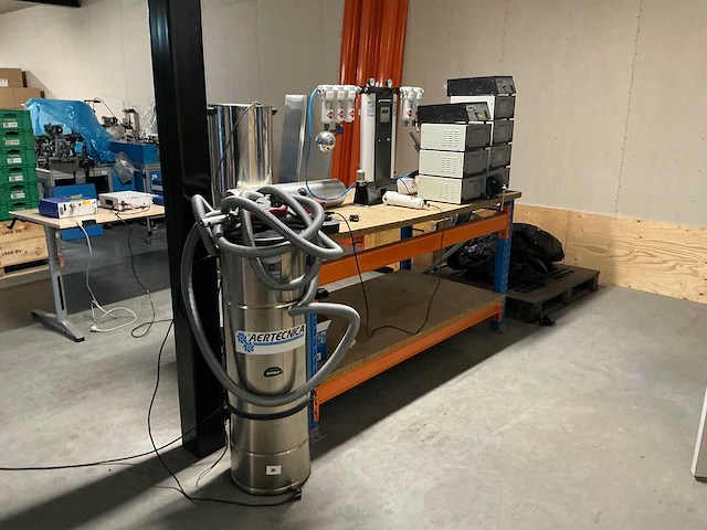 Partij machinetoebehoren en onderdelen - afbeelding 1 van  14