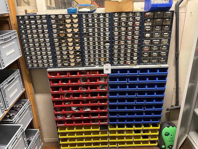 Partij machinetoebehoren - afbeelding 1 van  8