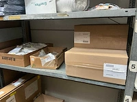 Partij magazijnartikelen en onderdelen