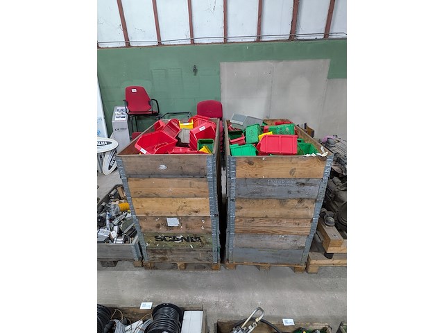 Partij magazijnbakken, diverse modellen - afbeelding 1 van  8