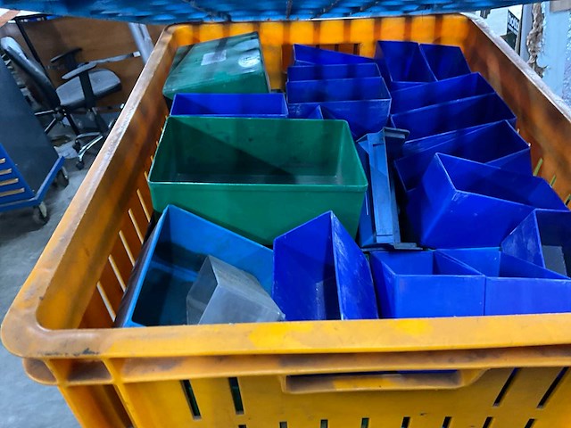 Partij magazijnbakken en kratten - afbeelding 2 van  4