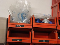Partij magazijnbakken incl. diverse koppelingen - afbeelding 2 van  9