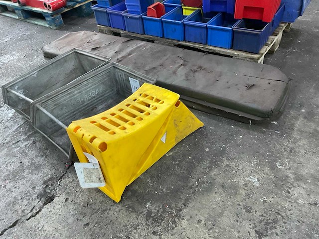 Partij magazijnbakken - afbeelding 4 van  4