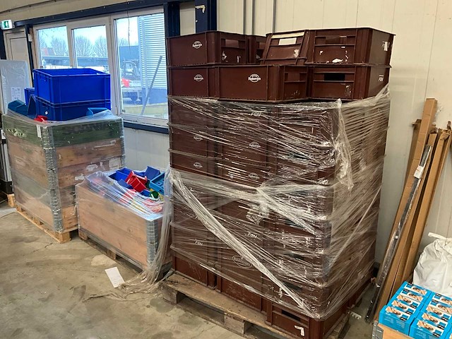 Partij magazijnbakken - afbeelding 1 van  4