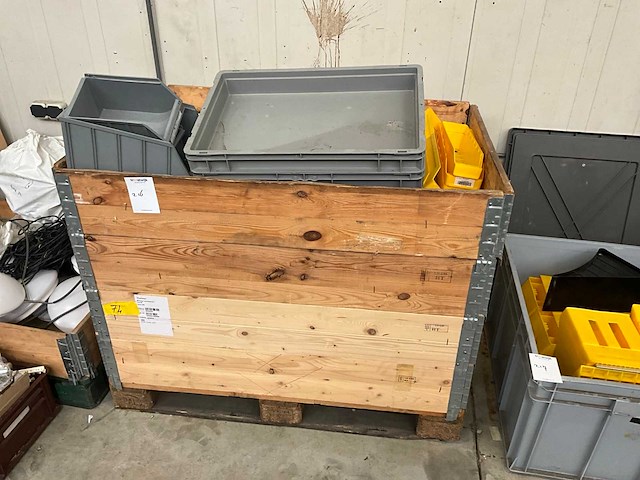 Partij magazijnbakken - afbeelding 1 van  4