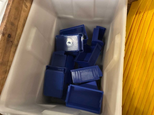 Partij magazijnbakken - afbeelding 4 van  4