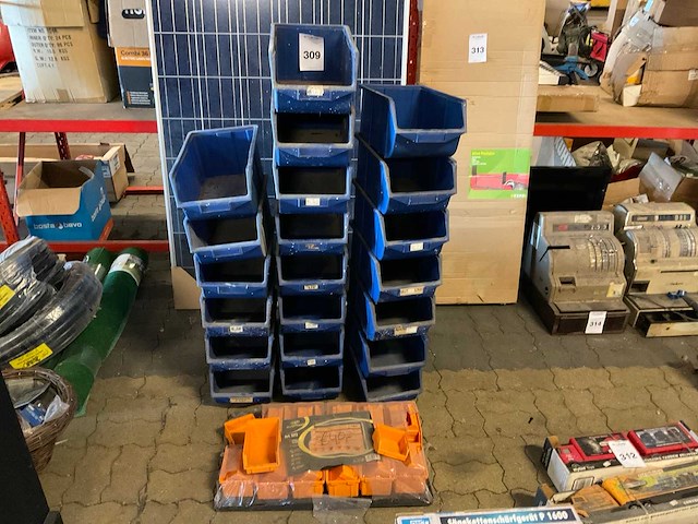 Partij magazijnbakken - afbeelding 1 van  3