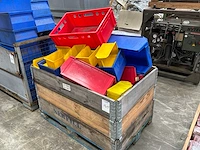 Partij magazijnbakken