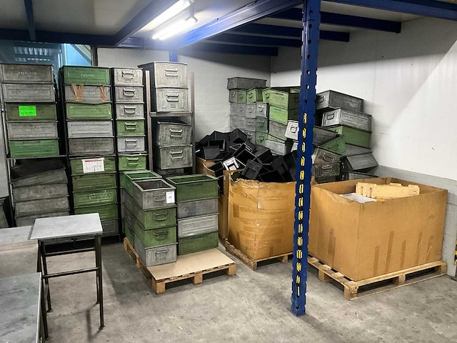 Partij magazijnbakken - afbeelding 1 van  7
