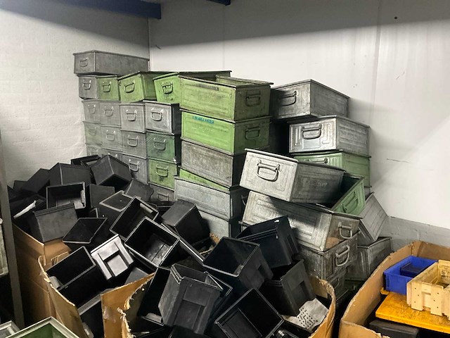 Partij magazijnbakken - afbeelding 5 van  7