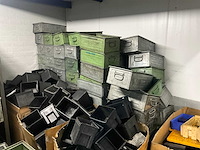 Partij magazijnbakken - afbeelding 5 van  7
