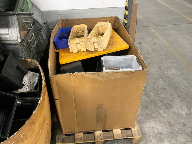 Partij magazijnbakken - afbeelding 7 van  7