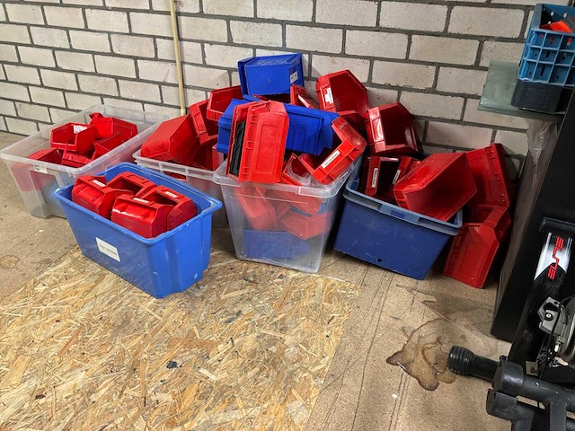 Partij magazijnbakken - afbeelding 1 van  2