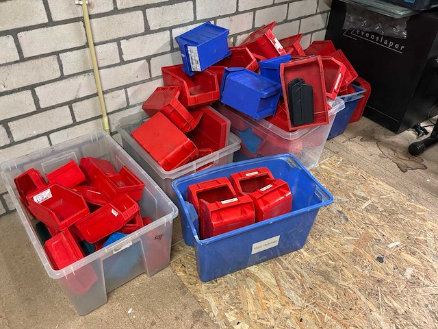 Partij magazijnbakken - afbeelding 2 van  2