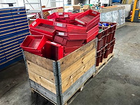 Partij magazijnbakken - afbeelding 1 van  9