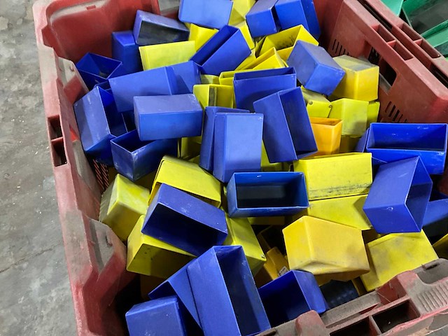 Partij magazijnbakken - afbeelding 7 van  9