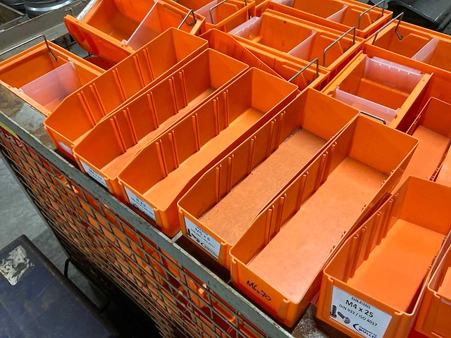 Partij magazijnbakken - afbeelding 2 van  2