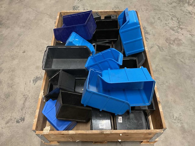 Partij magazijnbakken - afbeelding 1 van  3