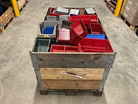 Partij magazijnbakken - afbeelding 1 van  3