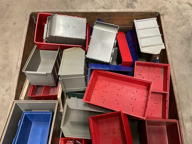 Partij magazijnbakken - afbeelding 3 van  3