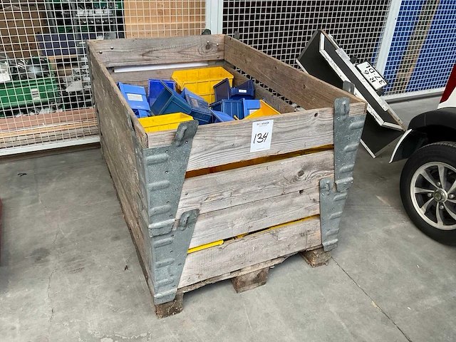Partij magazijnbakken - afbeelding 1 van  2