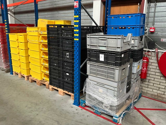 Partij magazijnbakken - afbeelding 1 van  5