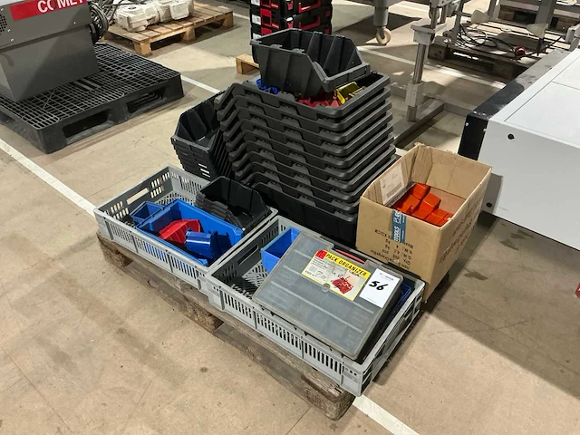 Partij magazijnbakken - afbeelding 1 van  8