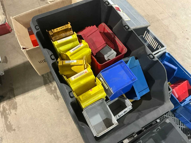 Partij magazijnbakken - afbeelding 7 van  8