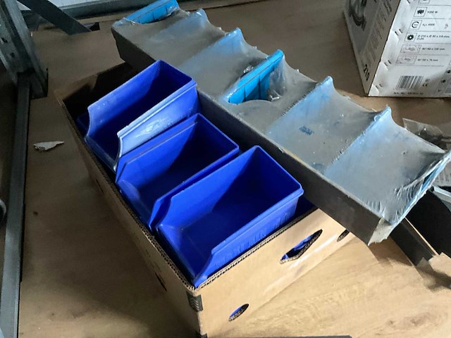 Partij magazijnbakken - afbeelding 3 van  3