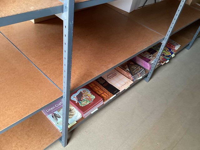 Partij magazijninventaris & kinderboeken- tijdschriften - afbeelding 2 van  12