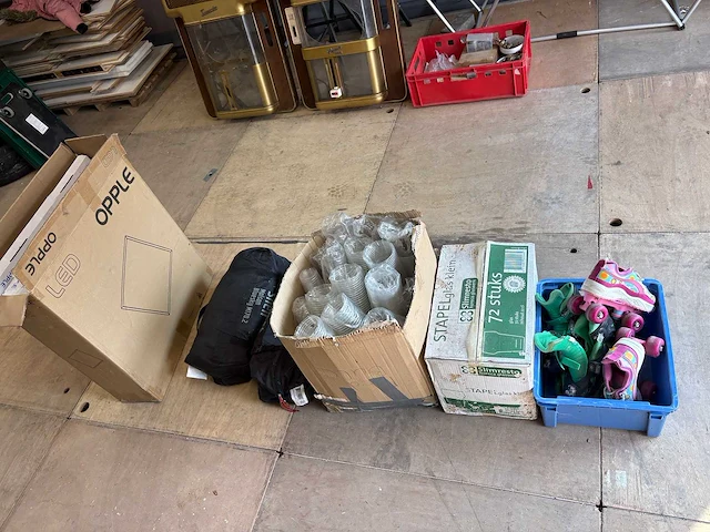 Partij magazijnopruiming - afbeelding 1 van  6