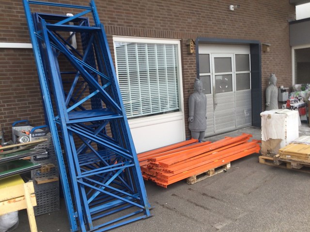 Partij magazijnstellingen, staanders en liggers, oranje/blauw - afbeelding 1 van  4