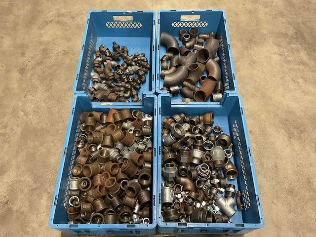 Partij malleable fittingen - afbeelding 1 van  6